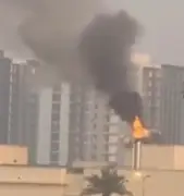 هجوم بطائرتين مسيّرتين يستهدف السفارة الأمريكية في بغداد وسط تصاعد الدخان