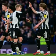 نيوكاسل يهزم تشيلسي بهدف جوردون ويصعد للمركز التاسع في الدوري الإنجليزي