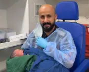 فرق طبية تنجح في توليد مسافرة على متن طائرة تهبط اضطرارياً بمطار جدة