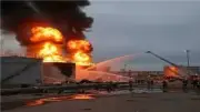 حريق في منطقة الفجيرة للصناعات البترولية عقب استهداف بطائرة مسيّرة
