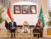 فيصل بن فرحان وبدر العبدالعاطي يبحثان خفض التصعيد وإدانة الاعتداءات الإيرانية بالمنطقة