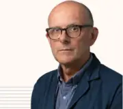 كاتب بريطاني يحذر: استهداف حقول النفط والغاز يهدد بأزمة اقتصادية عالمية