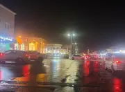 أمطار خفيفة وزحام المتسوقين ينعشان أسواق القويعة في ليلة العيد