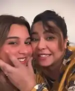 شيرين عبد الوهاب تعود للظهور بعد غياب عام وتؤكد تحسن حالتها الصحية برفقة ابنتها