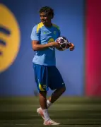 برشلونة يواجه رايو فايكانو في اختبار صعب بالدوري الإسباني لتعزيز الصدارة