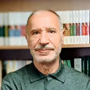 هل يشكل فتح مضيق هرمز ممراً نحو هدنة في الحرب الإيرانية؟ تحليل متعمق