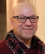 عبثية الحروب باسم الدين: شهادة عراقية على ضياع الإنسان في صراعات الجغرافيا