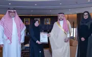 رئيس الجامعة السعودية الإلكترونية يكرم الطالبة أروى العنزي لإنجازها الطبي العالمي