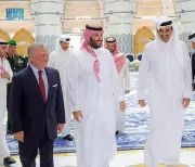 ولي العهد يودع أمير قطر وملك الأردن في مطار جدة