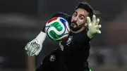 مدرب حراس صربيا يدافع عن نواف العقيدي: حارس متمكن ويتحدى الضغوط رغم الانتقادات