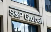وكالة «S&P» تحذر: إغلاق مضيق هرمز لفترة طويلة سيؤدي إلى ارتفاع كارثي في أسعار النفط