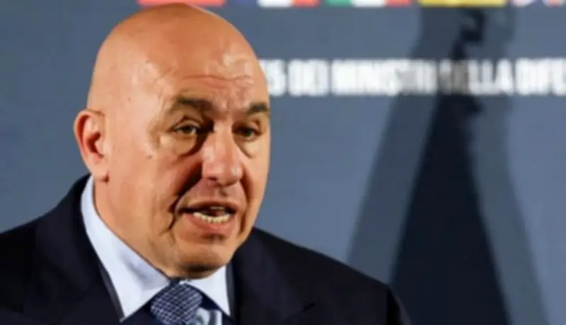 وزير الدفاع الإيطالي يحذر: الحرب مع إيران تهدد الريادة الأمريكية وتثير مخاوف نووية