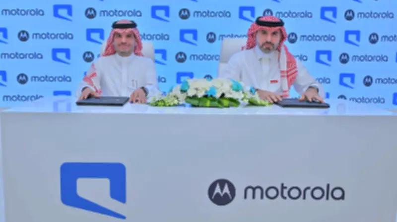 موبايلي وموتورولا تطلقان هاتف Razr Fold حصريًا في السعودية مع عرض تذكرة مجانية لكأس العالم 2026