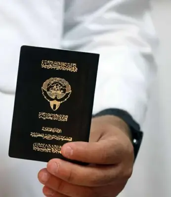 الكويت تسحب الجنسية من 1266 شخصاً بينهم نائب سابق