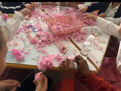 أكثر من 8 آلاف زائر لمهرجان الورد في الطائف بمشاركة طلابية