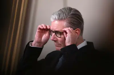 فضيحة ماندلسون تتصاعد: ستارمر يعترف بالخطأ تحت ضغوط سياسية متزايدة