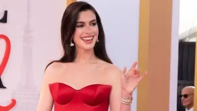 آن هاثواي تدهش متابعيها باستخدام عبارة 