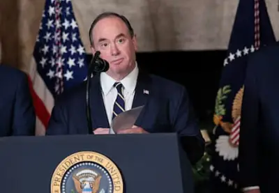 وزير البحرية الأمريكي جون سي. فيلان يغادر منصبه فجأة دون إيضاح الأسباب