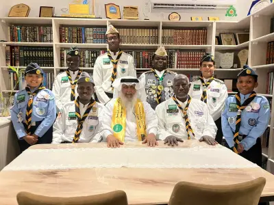 كشافة مكة تزور الرائد الكشفي محمد عطية في جدة وتكرمه