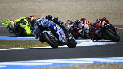 أليكس ماركيس ينهي سلسلة انتصارات بيتسيكي في جائزة إسبانيا الكبرى