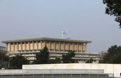 مواجهة حادة في الحكومة الإسرائيلية حول عقوبات الحريديم والتجنيد