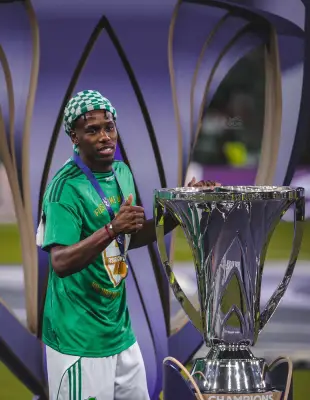 إيبانيز يوجه رسالة دعم قوية لهوساوي: ارفع رأسك أنت أهلاوي