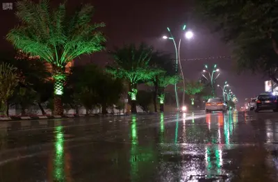 أمطار غزيرة على القصيم تشمل بريدة وعنيزة وتحذيرات من السيول