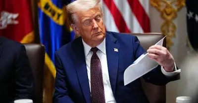 ترامب يبحث مع فريقه المقترح الإيراني لإعادة فتح مضيق هرمز