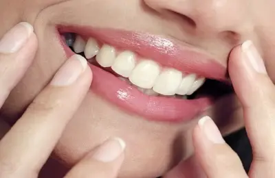 أخصائية: الفواكه والخضراوات الطازجة أفضل لصحة الأسنان