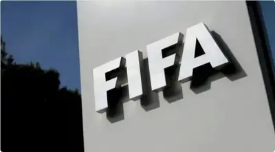 فيفا يقرر طرد اللاعبين الذين يغطون أفواههم أثناء الحديث مع الخصم