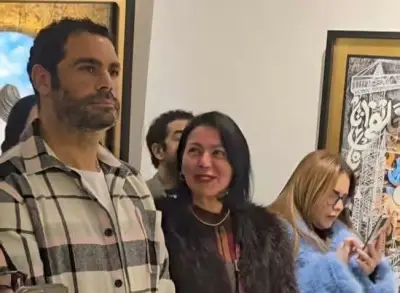 لقاء الخميسي تهدد باتخاذ إجراءات قانونية ضد المسيئين بعد ظهورها مع زوجها