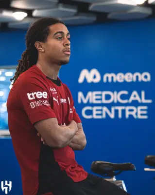 إصابة العضلة الخلفية تهدد مشاركة سايمون بوايري مع الهلال أمام التعاون