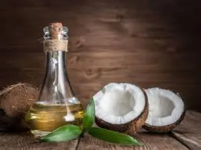 زيت جوز الهند يرفع الكوليسترول الضار ولا يعتبر صديقاً للقلب