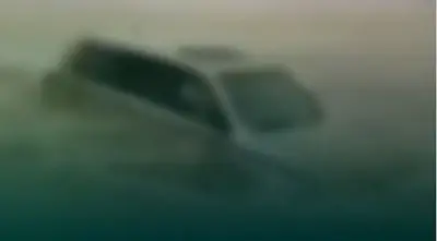 المرور السعودي يطبق عقوبات صارمة على قائد مركبة عبر وادياً جارياً في الحدود الشمالية