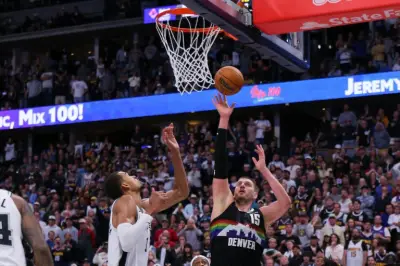 يوكيتش يقود ناغتس لوقف سلسلة انتصارات سبيرز في مواجهة تاريخية بالدوري الأميركي