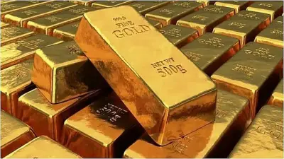 انخفاض أسعار الذهب عالمياً مع صعود الدولار وتأثيرات النفط والوظائف الأمريكية