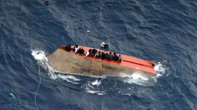 مأساة جديدة في المتوسط: عشرات المفقودين بعد انقلاب قارب مهاجرين قبالة ليبيا
