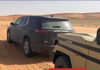 القوات الخاصة للأمن البيئي تضبط مواطنًا لقيادته مركبته في الفياض والروضات البرية المحمية