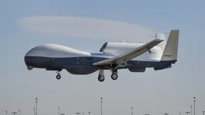 ضربات أمريكية تستهدف جزيرة خارك الإيرانية بعد تحليق طائرة استطلاع مسيرة قربها