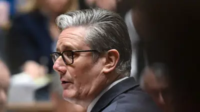 ستارمر يبدأ جولة خليجية من السعودية بحثاً عن حل دائم للصراع مع إيران