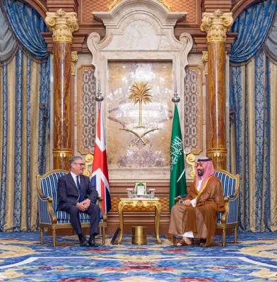 ولي العهد السعودي ورئيس الوزراء البريطاني يؤكدان دعمهما للاستقرار الإقليمي في لقاء جدة