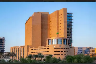 المحكمة الإدارية تؤيد إنهاء خدمة موظف لانقطاعه عن العمل رغم توقيعه في سجلات الحضور