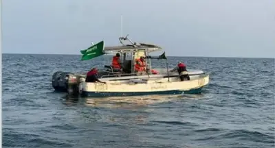 فرق حرس الحدود في الليث تنقذ مقيمين بنجلاديشيين من عرض البحر