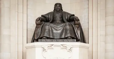 كيف تتحول جرائم القتل إلى أساطير العظمة؟ آلية تاريخية تكشف تحويل العنف إلى مجد