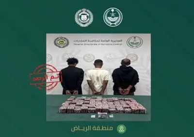 مكافحة المخدرات توقف مخالفين للحدود ومقيماً يمنياً في الرياض لترويج مواد مخدرة