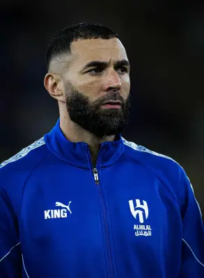كريم بنزيما يعبر عن خيبة أمله بعد خروج الهلال من دوري أبطال آسيا ويشكر الجماهير