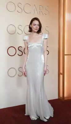 نجمات الأوسكار يخطفن الأنظار بإطلالات متباينة بين الرقي والجرأة