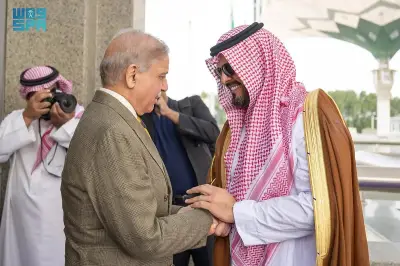 وصول رئيس وزراء باكستان إلى جدة في زيارة رسمية تستقبله قيادات سعودية بارزة