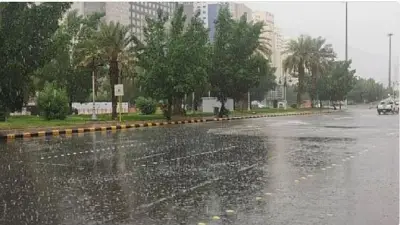 الدفاع المدني يحذر من استمرار الأمطار الرعدية ويطالب بالبقاء في أماكن آمنة حتى الجمعة
