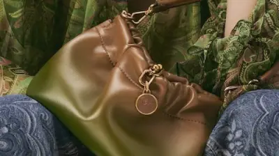 إيترو تطلق Vela Blossom: حقيبة تجمع بين الهندسة الكلاسيكية والمرونة العصرية